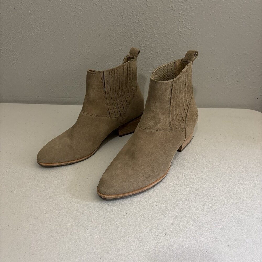 Hush Puppies Sierra Chelsea Suade Taupe Ankle Boots Women's Size 7.5 M